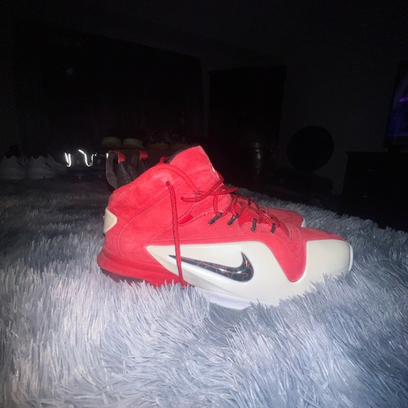 The Nike Penny 6 Dressed in Red Suede - Picture 3 of 5
